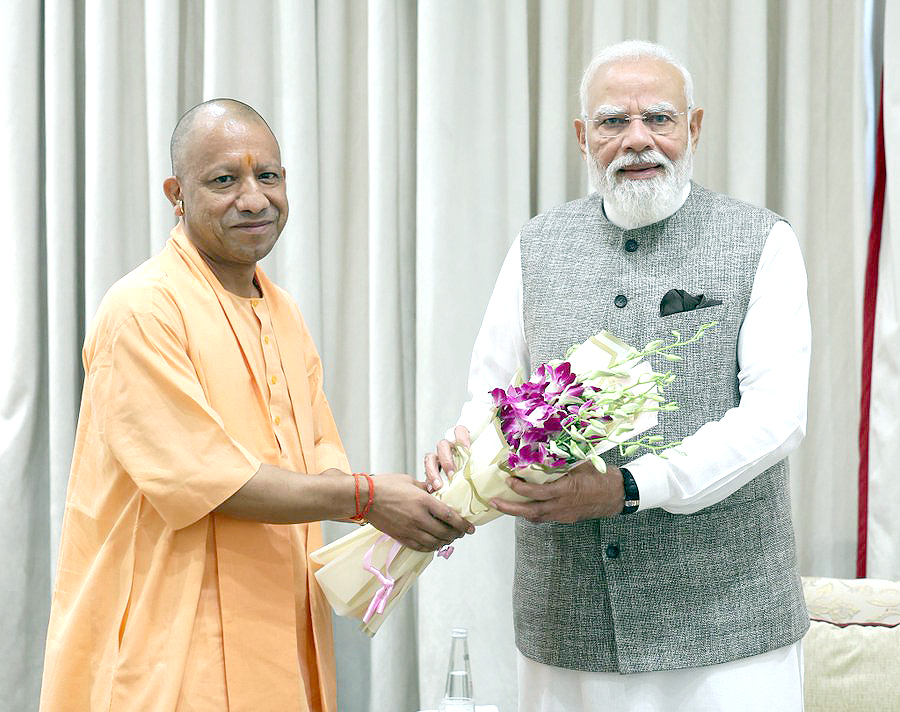 yogi aditya nath with narendra modi